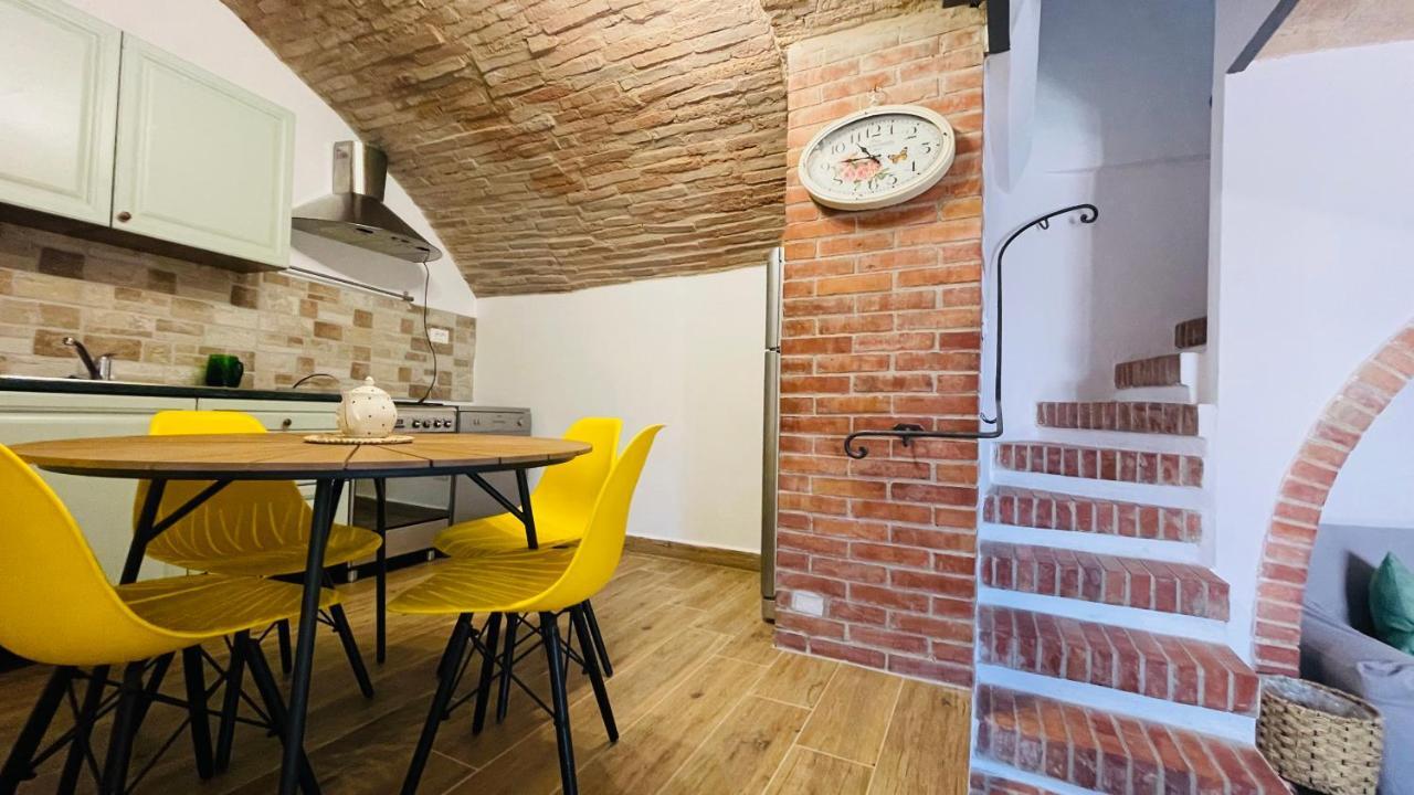 モントーネ Casa Di Duccioヴィラ エクステリア 写真
