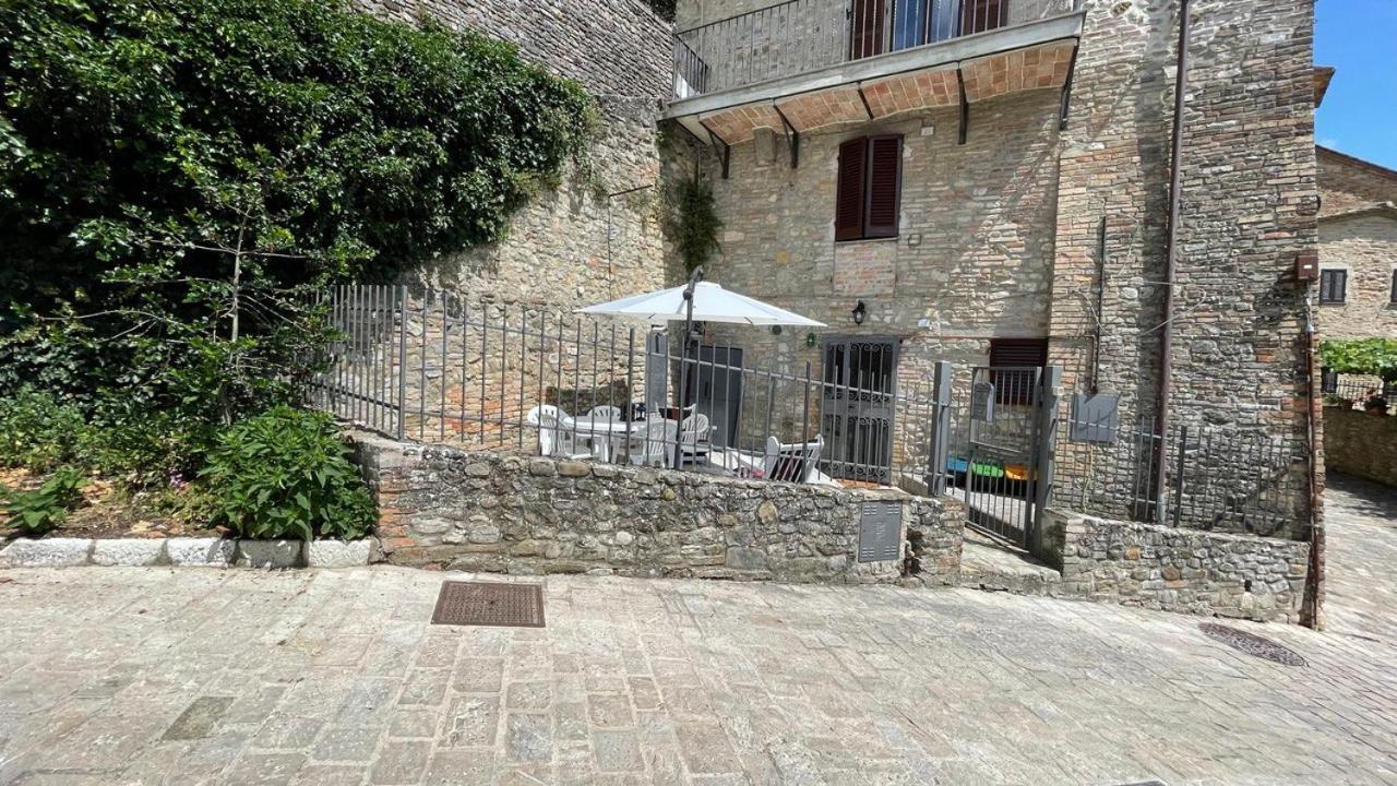 モントーネ Casa Di Duccioヴィラ エクステリア 写真