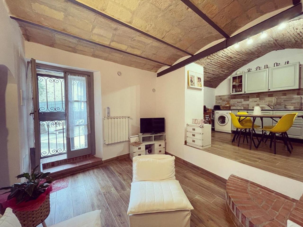 モントーネ Casa Di Duccioヴィラ エクステリア 写真