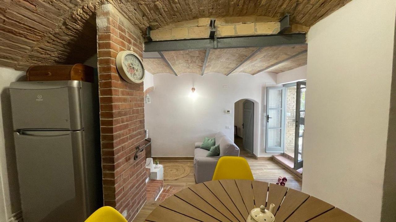 モントーネ Casa Di Duccioヴィラ エクステリア 写真